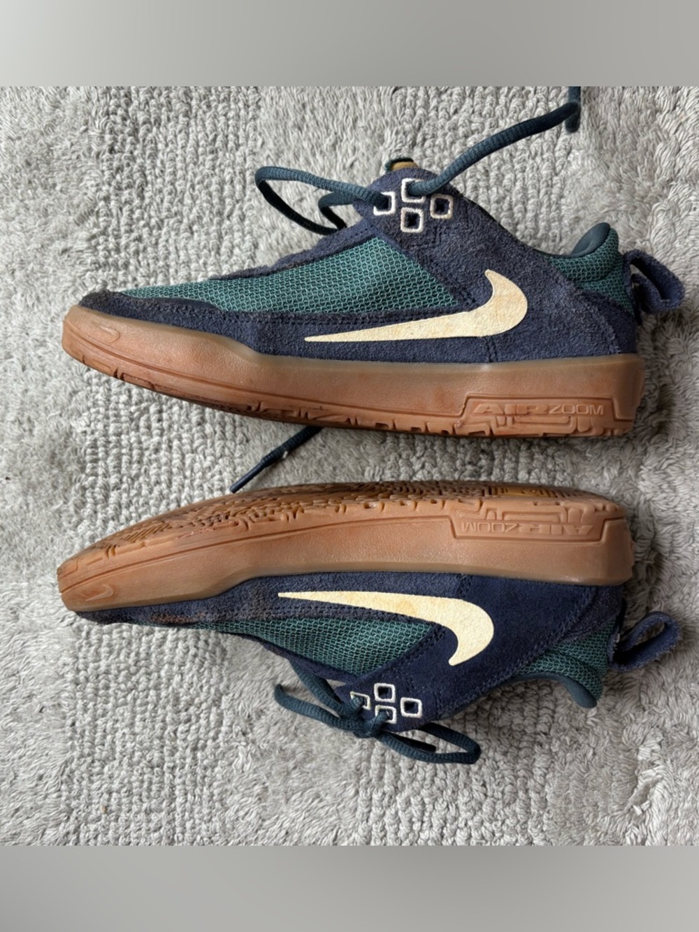 Nike Air kids shoes size 4 Y. (Used, great condition. 9 out of 10)